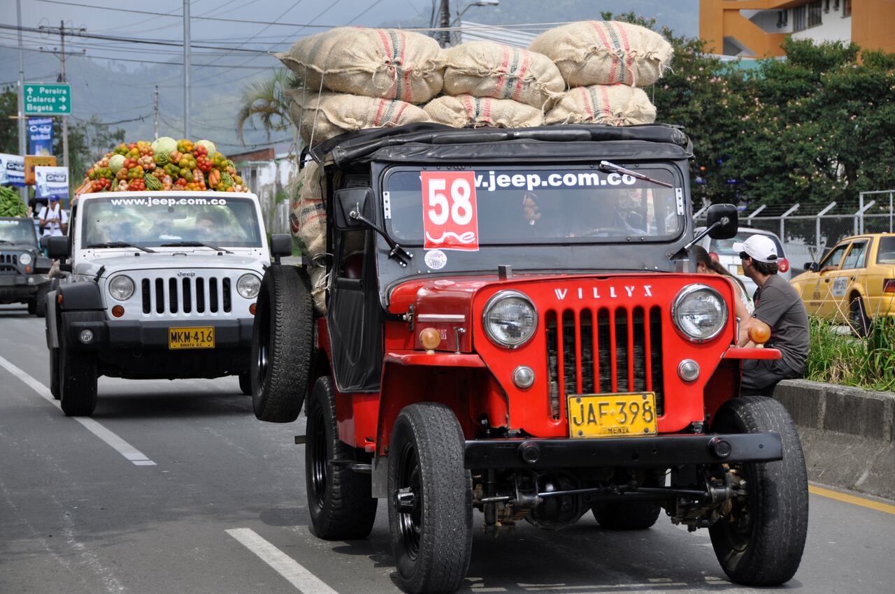 Exhibición de yipaos y willys en Colombia