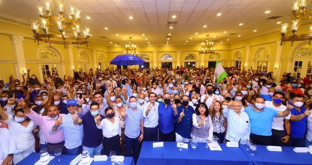Efraín Cepeda oficializó su campaña al Congreso.