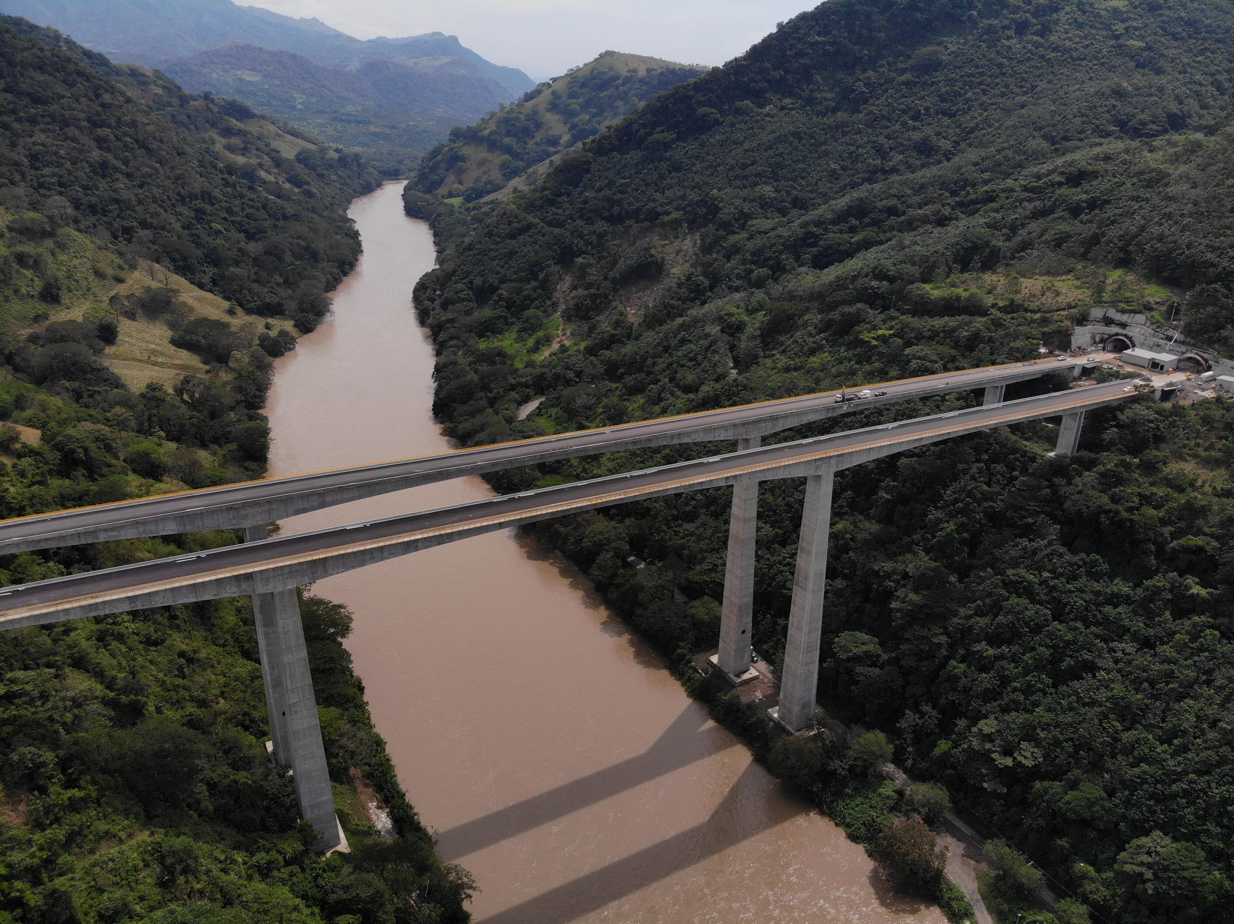 Puentes río Cauca Concesión La Pintada