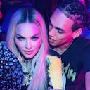 Andrew, expareja de Madonna, ya tiene nueva novia, mientras la diva del pop vive el duelo de la muerte de su hermano.