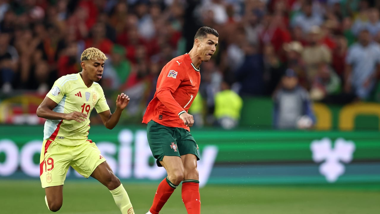 Cristiano Ronaldo frente a Lamine Yamal en la final de la Nations League