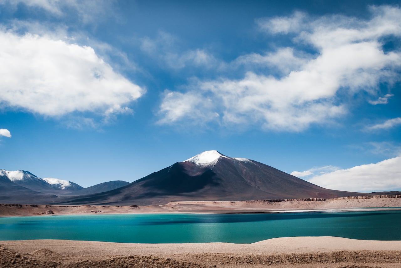 Lago del volcán de los Ojos del Salado