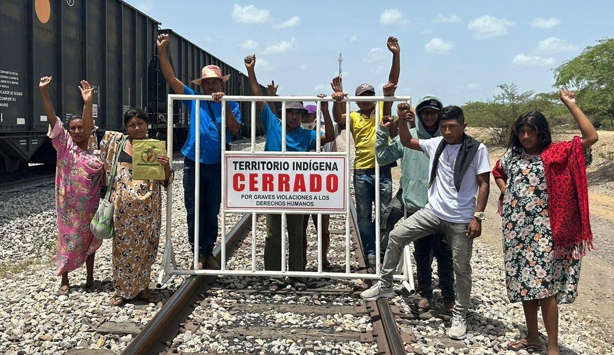 La comunidad ha cerrado las vías férreas