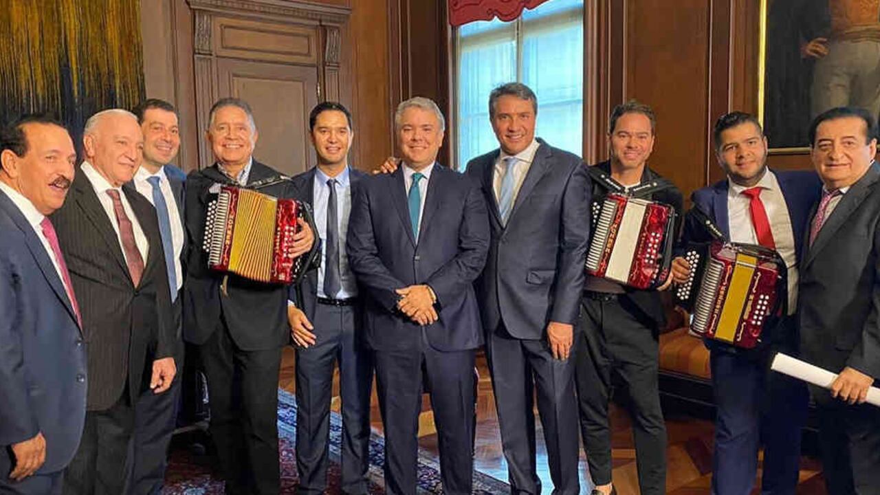 El presidente Iván Duque en la Casa de Nariño, con representantes de la música vallenata