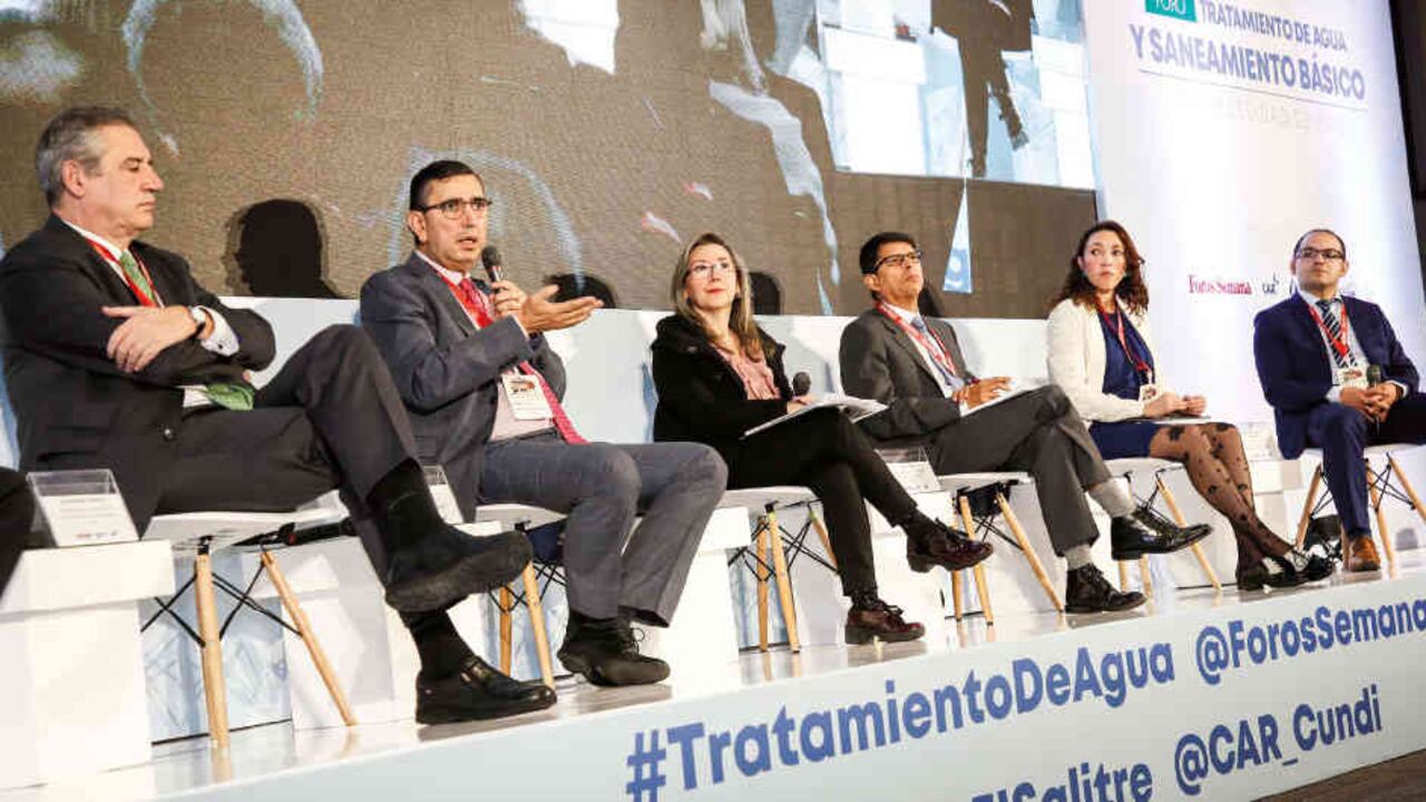 Durante el foro se llevó a cabo un panel sobre las acciones que debe tomar el país para el saneamiento de aguas residuales y los casos de éxito que pueden replicar otros territorios.