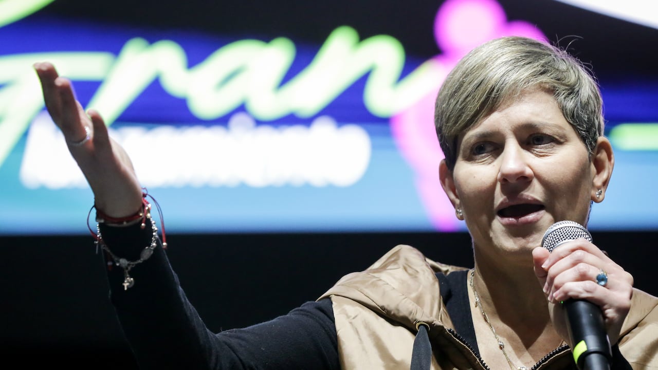 La primera dama Verónica Alcocer.