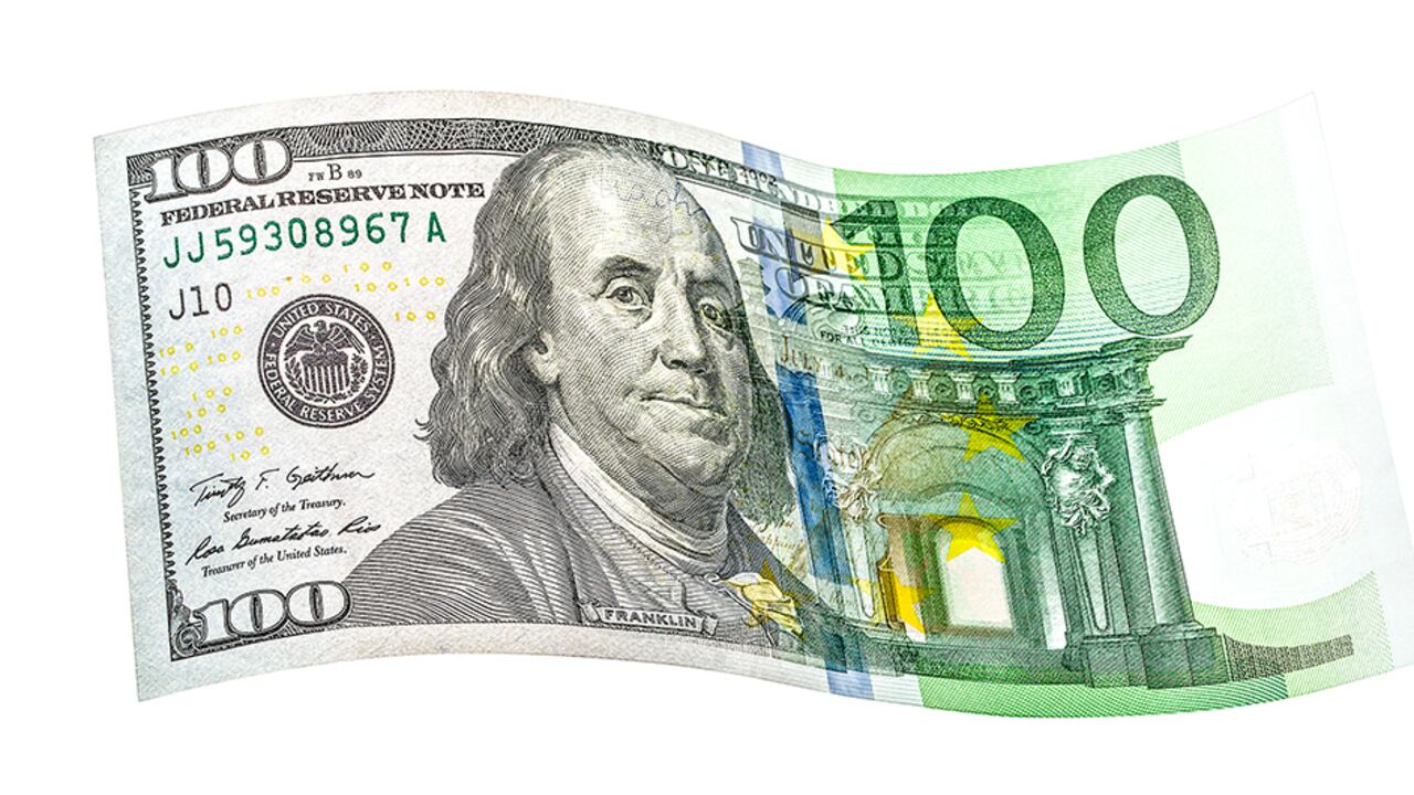 La inflación, la guerra en Ucrania, los temores de recesión y el aumento de las tasas de interés son algunos de los factores que están detrás de la desvalorización del euro frente al dólar.