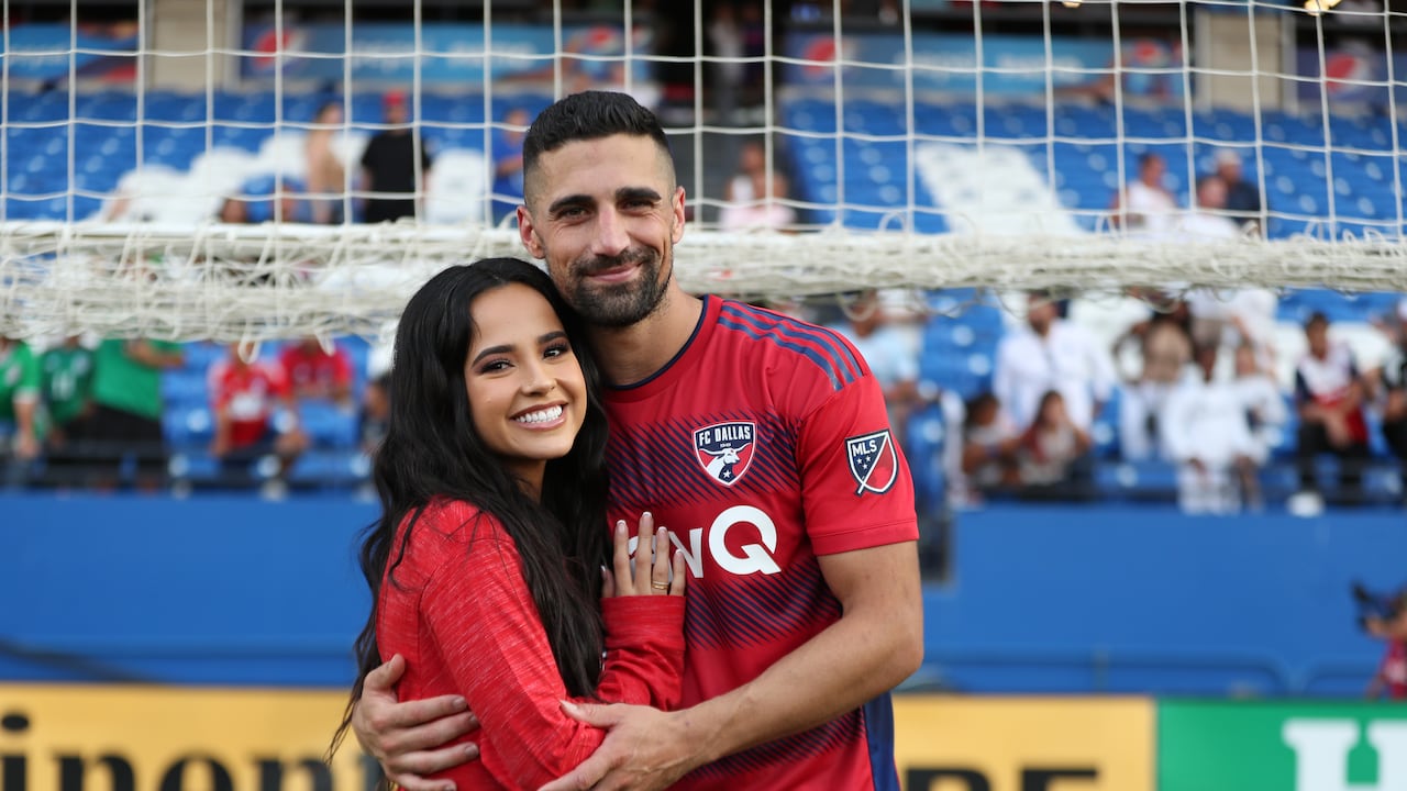 Becky G y su novio se comprometieron