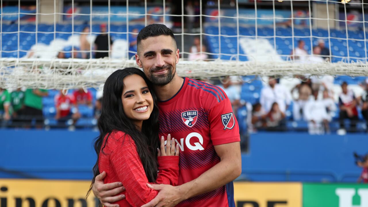 Becky G compartió la noticia a través de sus redes sociales.