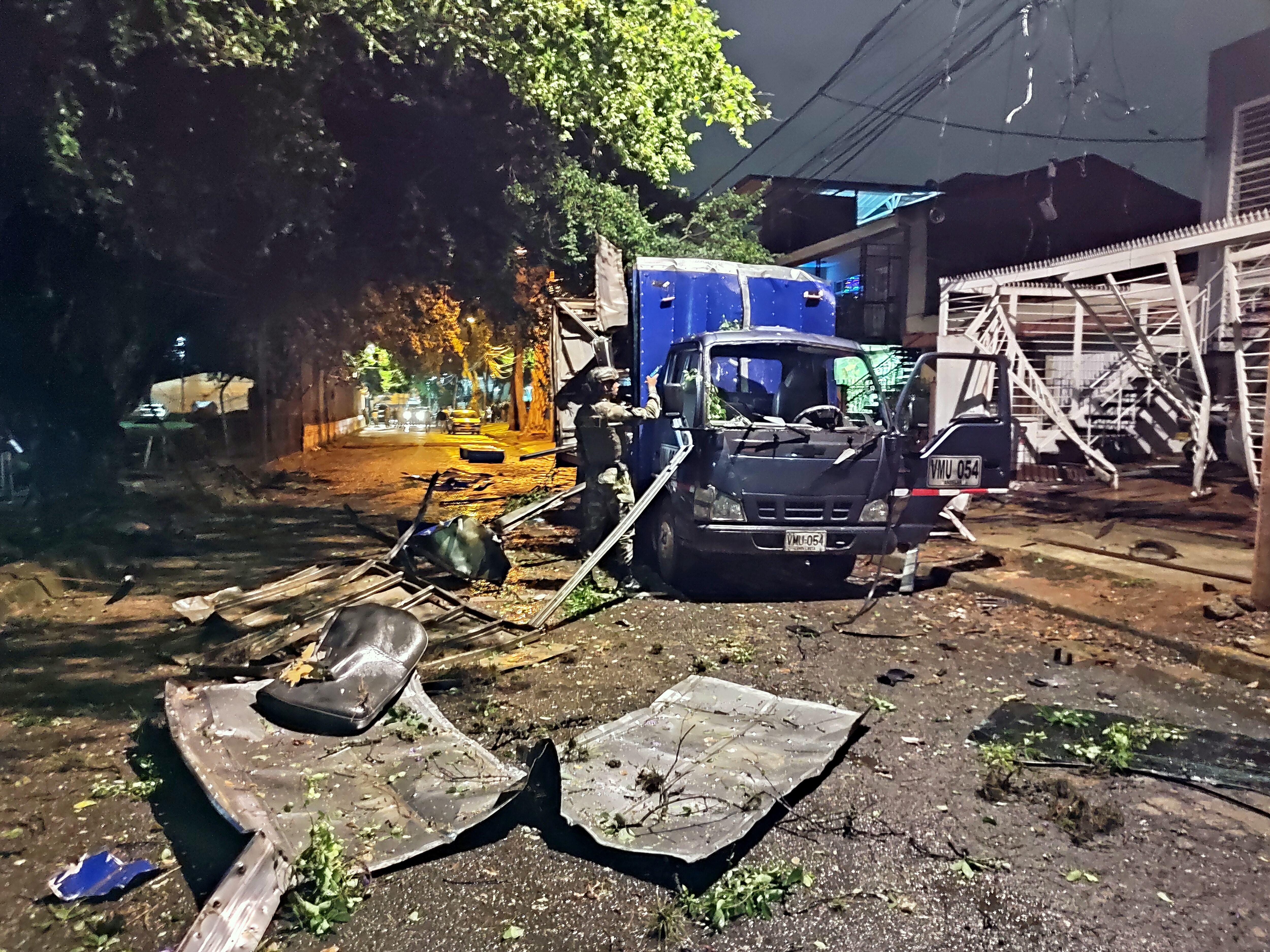 Una noche de angustia se vivió en el barrio Meléndez al sur de Cali, después de que unos artefactos explosivos improvisados fueran accionados en el exterior del cantón militar de la Tercera Brigada del Ejército. Este hecho fue ejecutado por las disidencias de las Farc, que buscaban atentar contra las casas fiscales que están ubicadas en la zona.