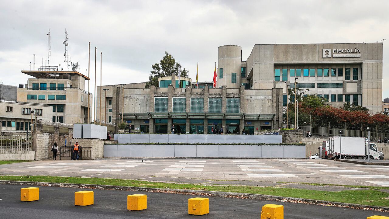 La fiscal 52 contra el narcotráfico trata de llegar a los cerebros de una poderosa red criminal en la que estaría implicado alias Araña, cabecilla de los Comandos de Frontera. 