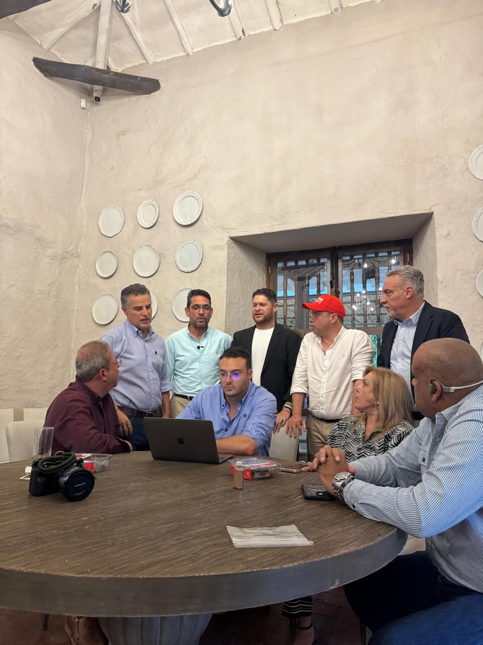 Los exgobernadores reunidos en Cali.