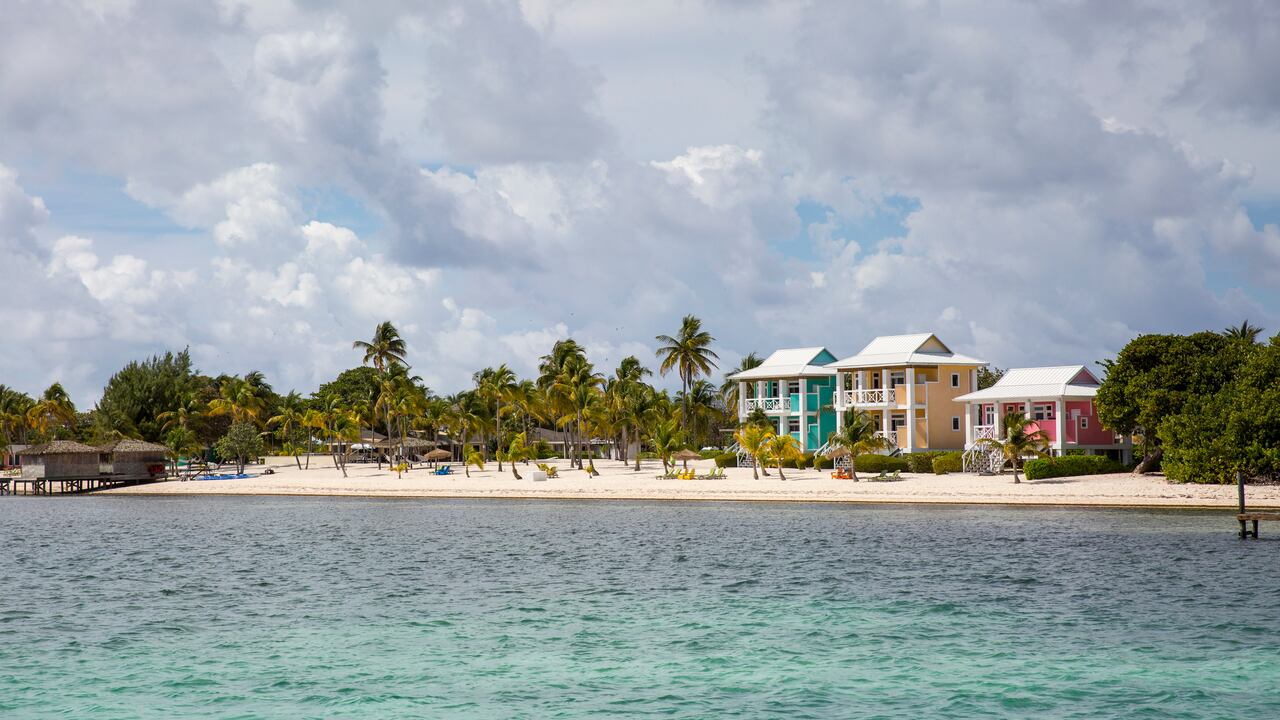 Las Islas Caimán hacen parte del encanto del Caribe y se encuentran hacia el sur de Miami