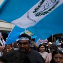 Las protestas comenzaron la semana pasada y también exigen la dimisión del fiscal Rafael Curruchiche y del juez Fredy Orellana, a quienes señalan de estar detrás de las acciones judiciales contra el Movimiento Semilla, el partido de izquierda que dio la sorpresa en las elecciones y que llevó a ganar la presidencia al progresista Bernardo Arévalo.