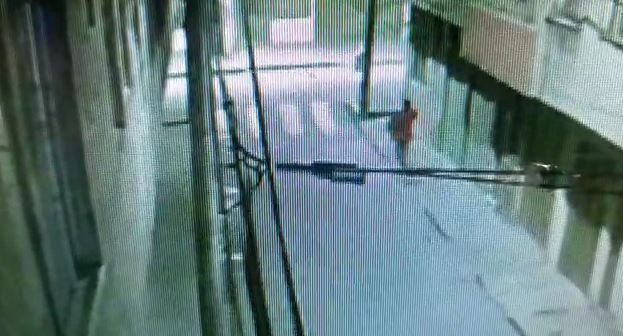 Nicol Salomé Rubiano Torres llevaba una sudadera gris y una chaqueta roja.