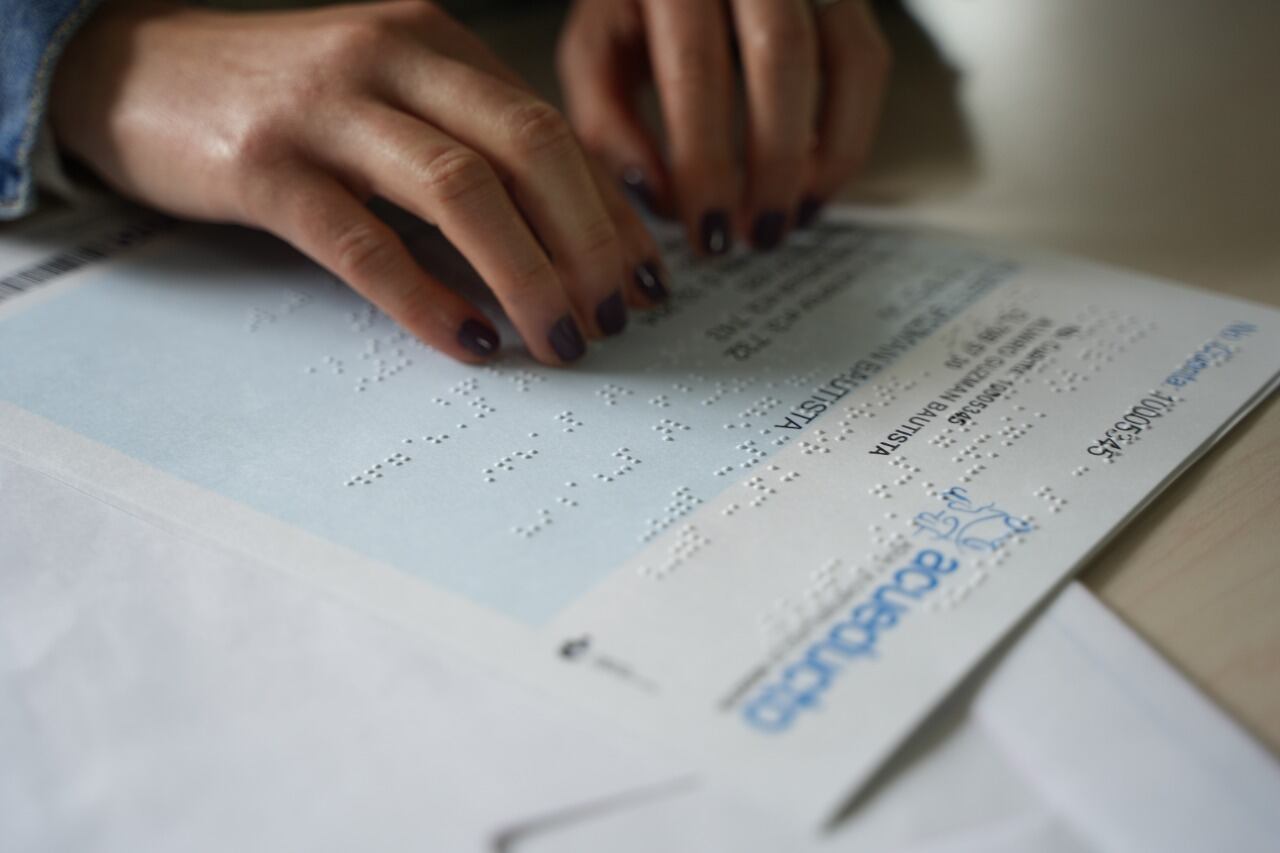 La factura del servicio de agua en Bogotá ahora tendrá lenguaje braille