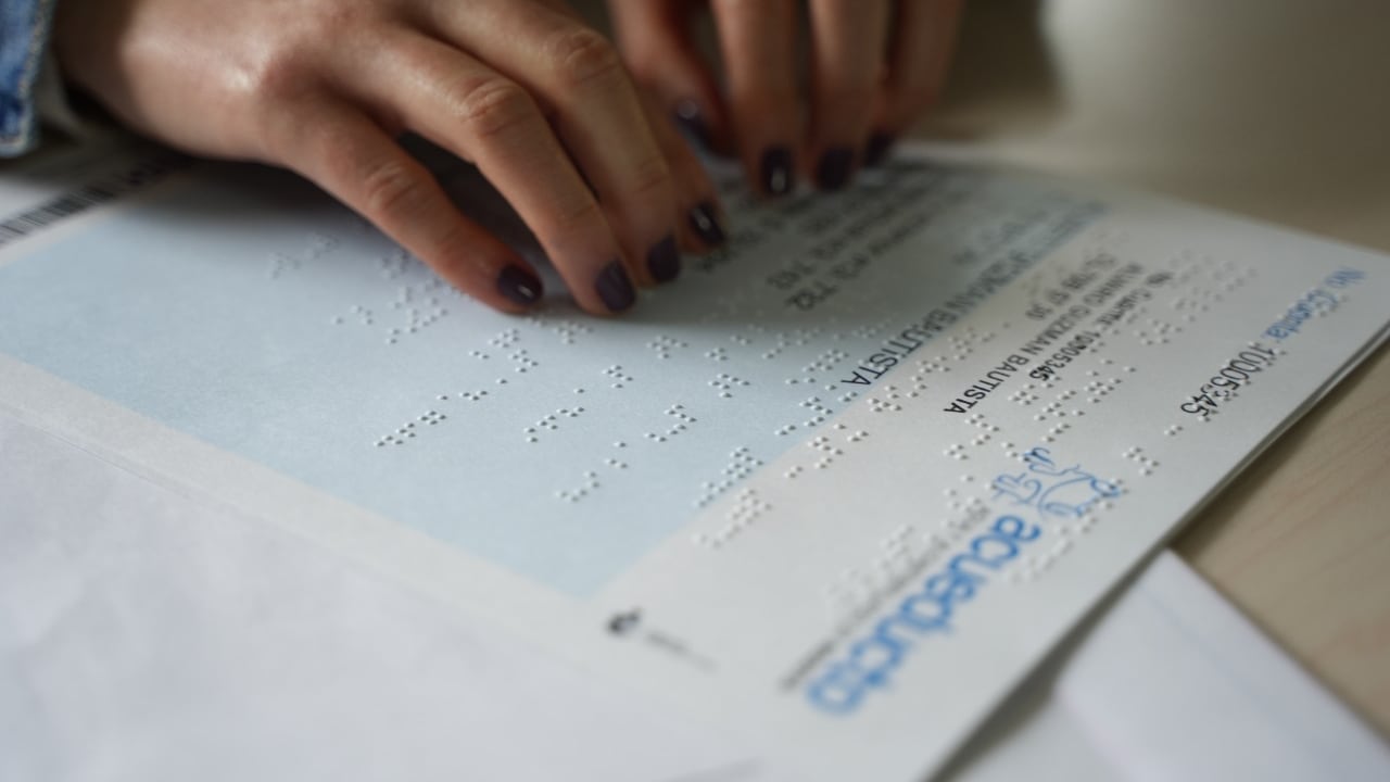 La factura del servicio de agua en Bogotá ahora tendrá lenguaje braille