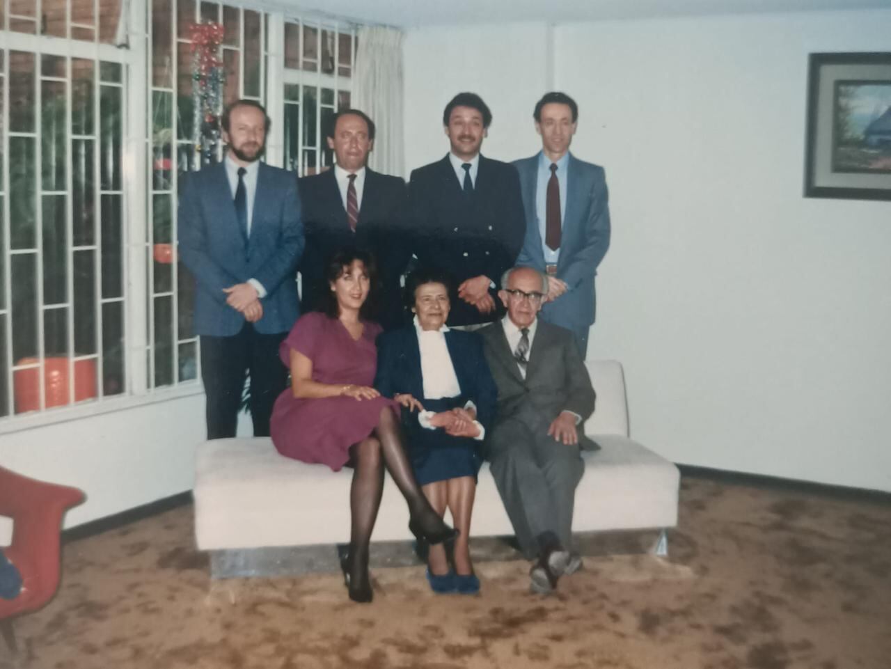 "Eso, pues verdaderamente nos cogió la noticia desprevenidos y fue
bastante impotente porque uno no sabía qué hacer", comenta Eduardo Parra.