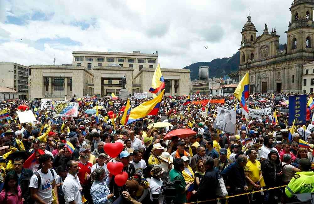 Las medidas que tomó el Gobierno respecto al plebiscito del 2 de octubre fue una de las principales razones para salir a protestar. Foto: Guillermo Torres Reina / SEMANA