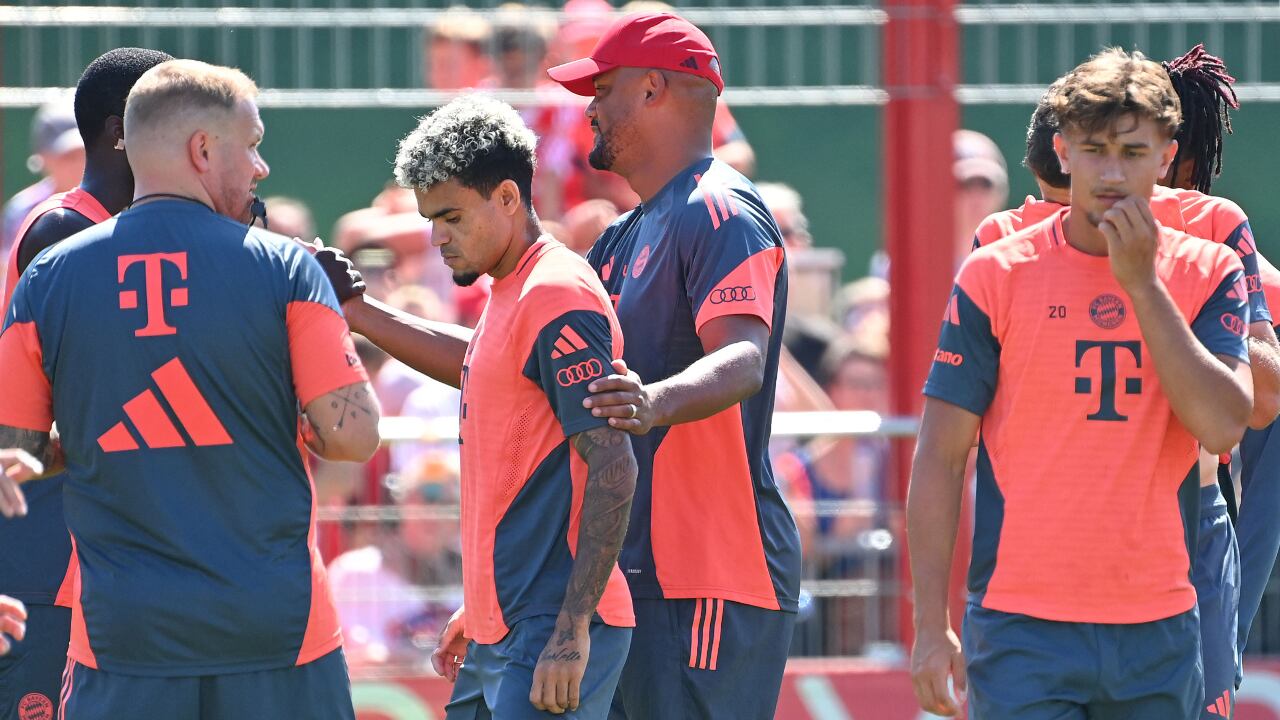 Luis Díaz siendo dirigido por Vincent Kompany