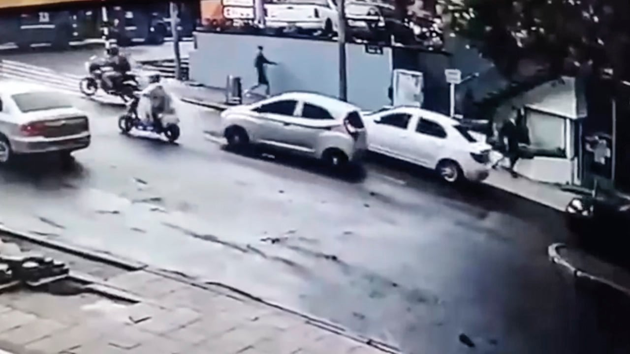 Imagen de las cámaras de seguridad cuando el empresario Gustavo Aponte fue asesinado, el 11 de febrero de 2026