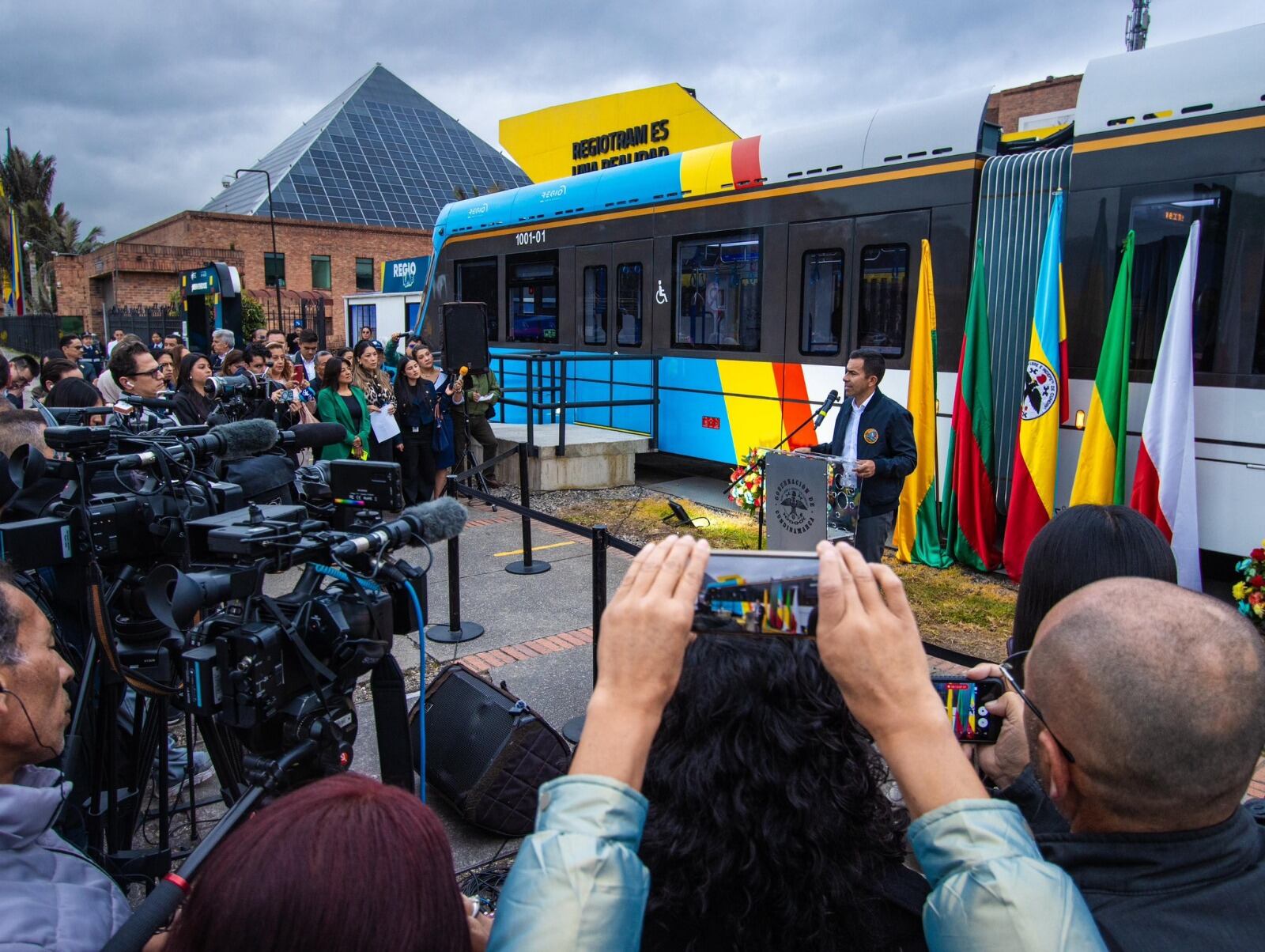 Gobernador de Cundinamarca, Jorge Rey, confirma fecha de inicio del Regiotram: trenes rodarán desde octubre de 2027