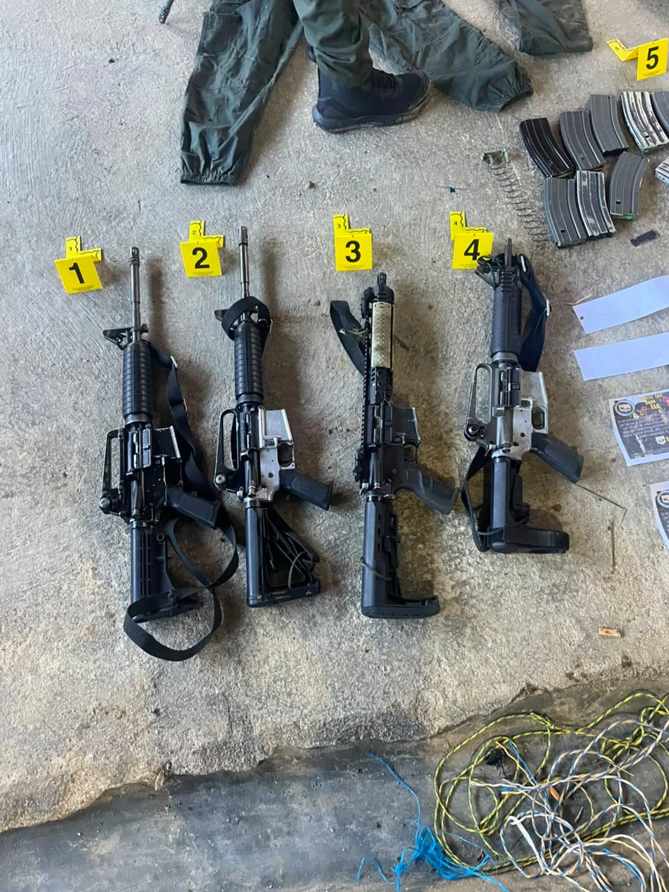 Fusiles decomisados a hombres de Calarcá en el Huila.