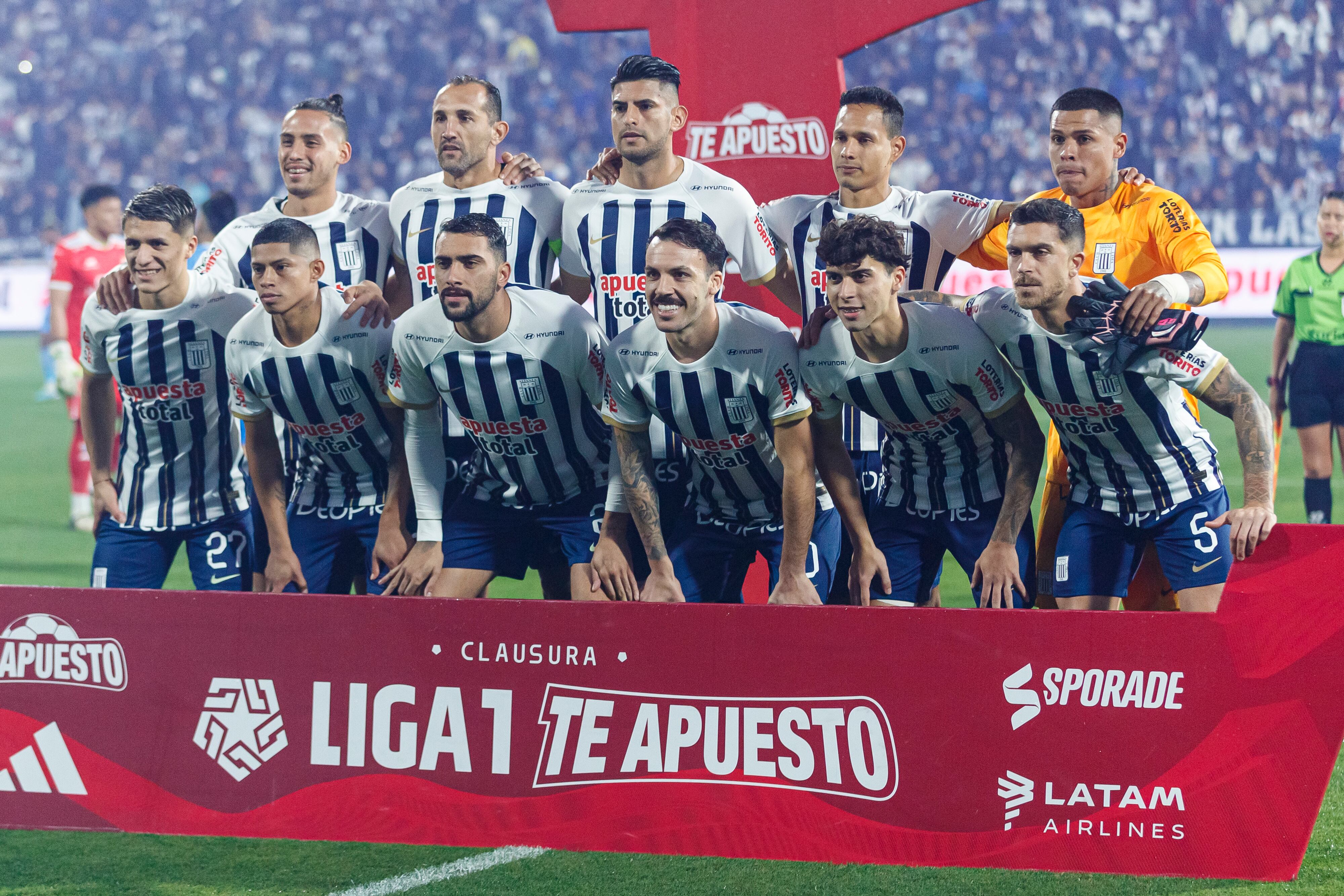 Parte del plantel de Alianza Lima de Perú
