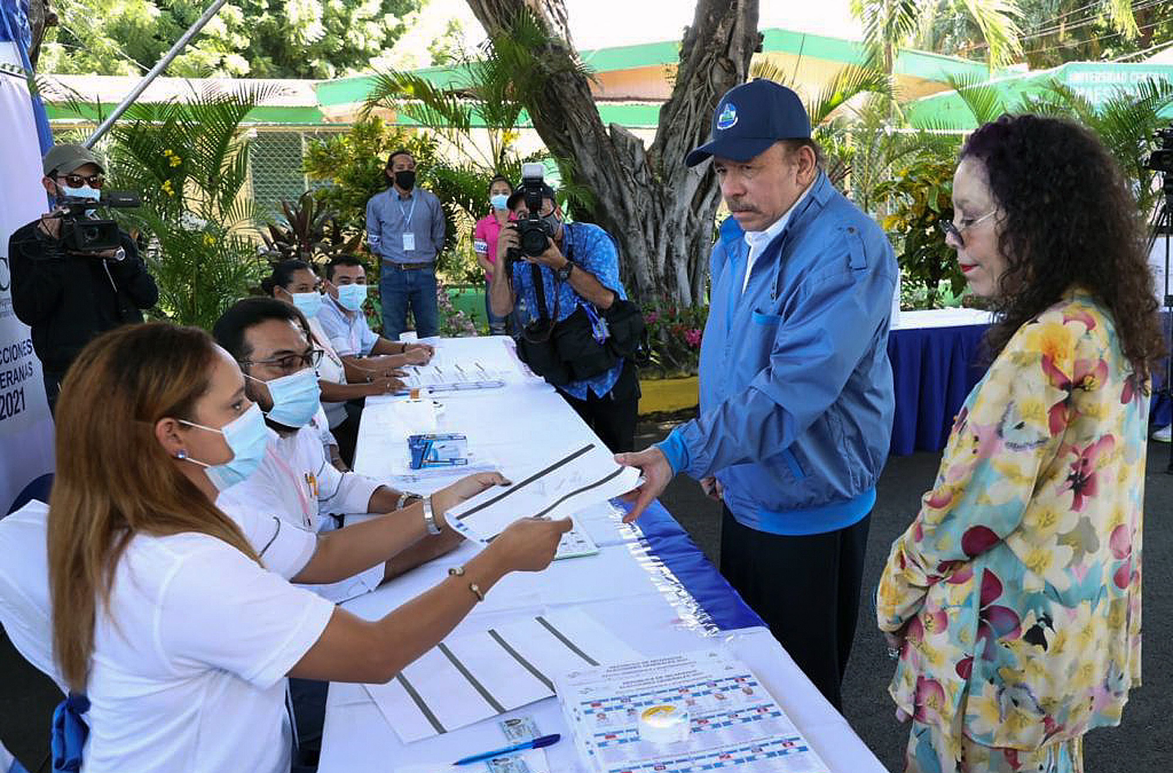 El actual presidente de Nicaragua, Daniel Ortega, ya ejerció su derecho al voto