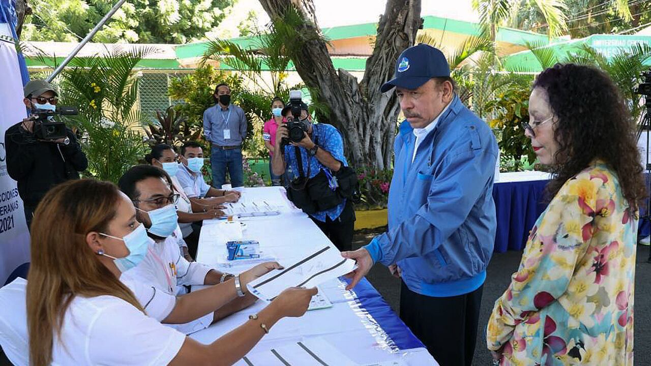 El actual presidente de Nicaragua, Daniel Ortega, ya ejerció su derecho al voto