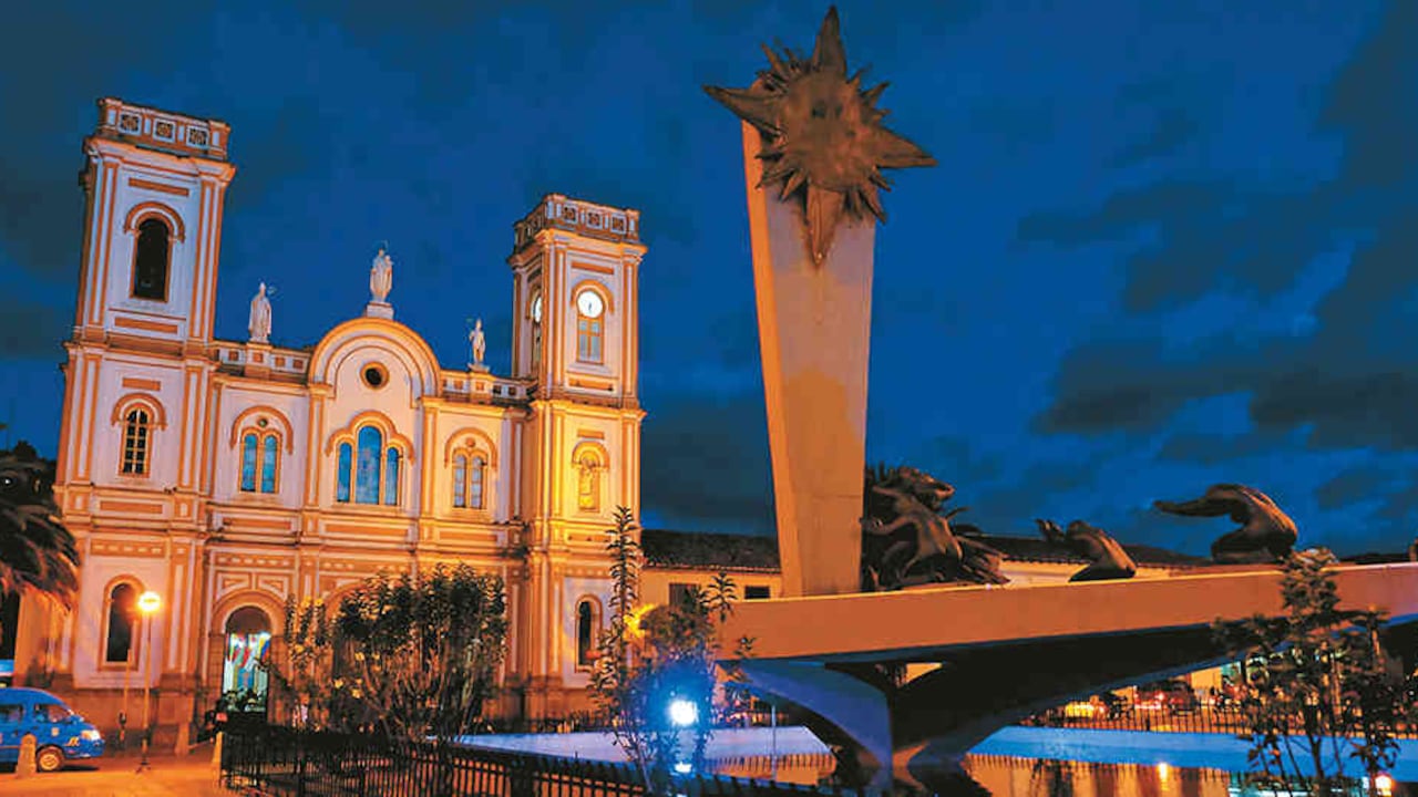 Algunos de los pueblos que vale la pena visitar en Boyacá son: Sogamoso (foto), Iza, y Monguí.