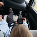 Los carros cuentas con diferentes sistemas como el Isofix para garantizar la seguridad de las sillas de bebés en los carros.
