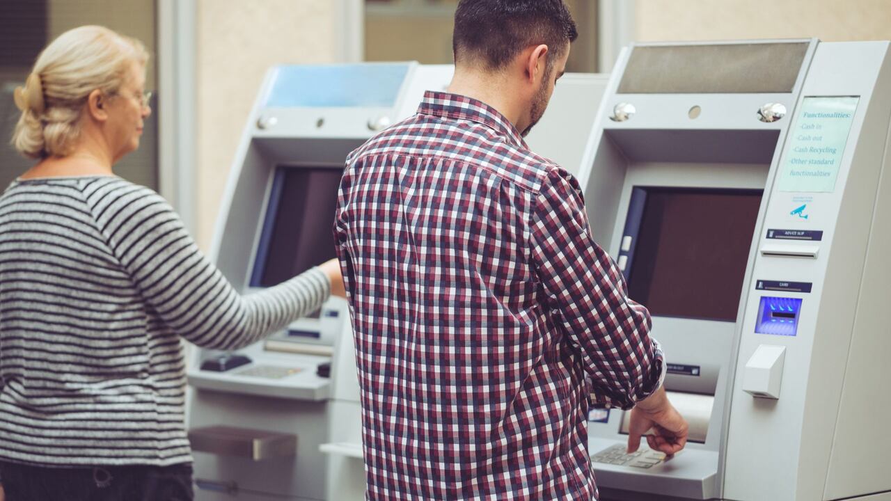 Los cajeros automáticos puede ser empleados para cometer estafas y fraudes.