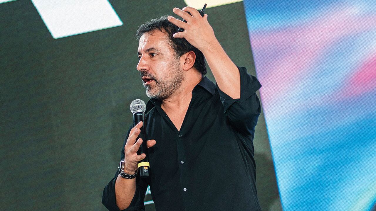 “No basta con ser innovador, hay que ser disruptivo. Es la misma diferencia entre ser buenos y ser obsesivos”: John Raúl Forero, CCO de TBWA Colombia.