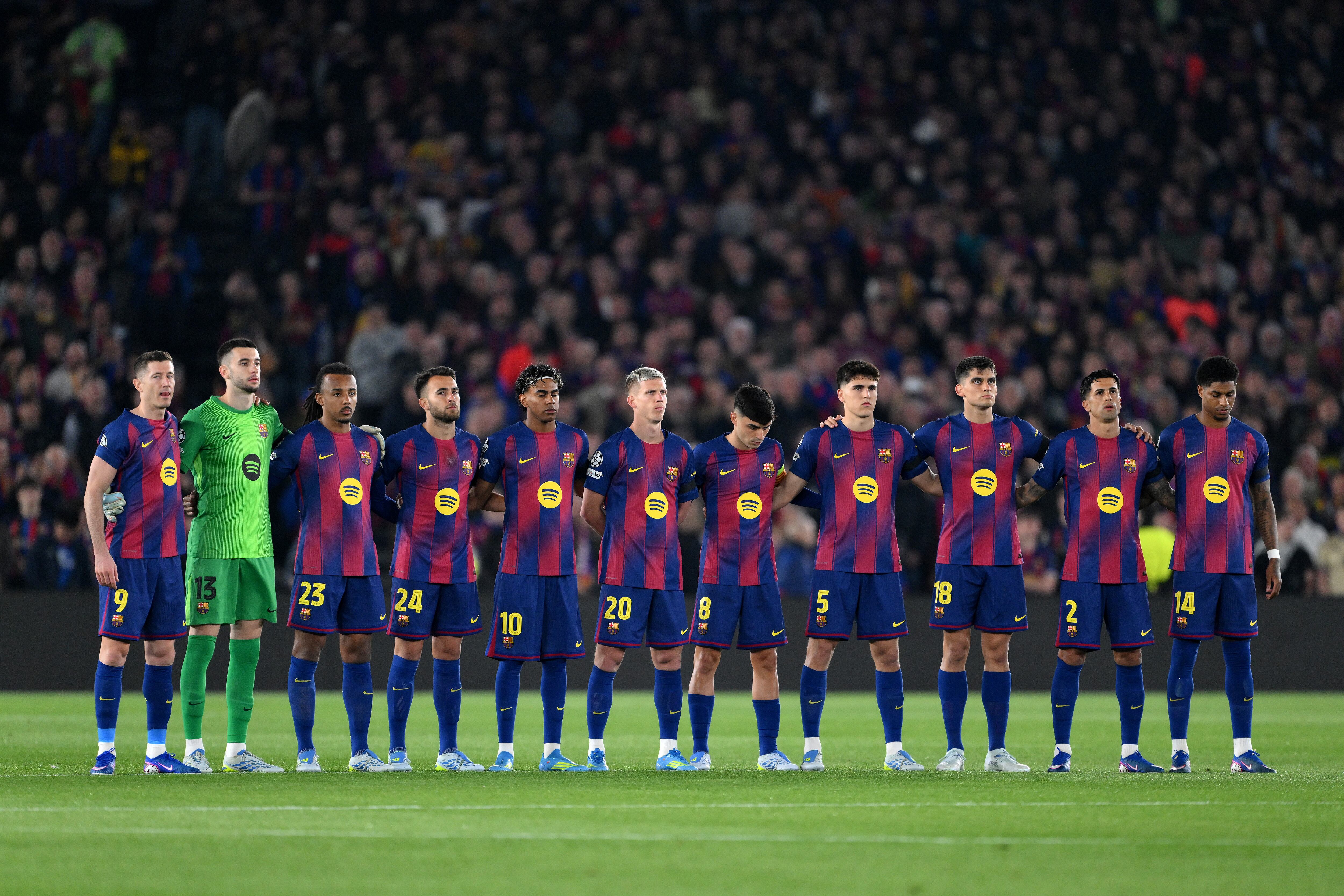 Plantel del Barcelona que afrontó la ida de los cuartos de final de Champions League
