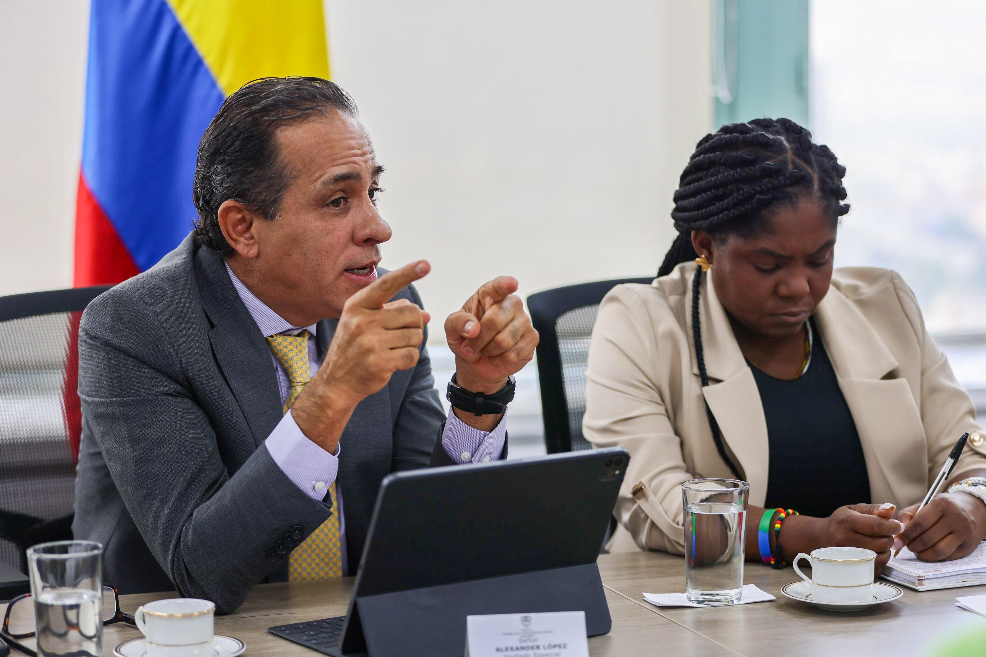 En el encuentro también estuvo presente el exsenador y exlíder sindical de Emcali, Alexander López Maya.
