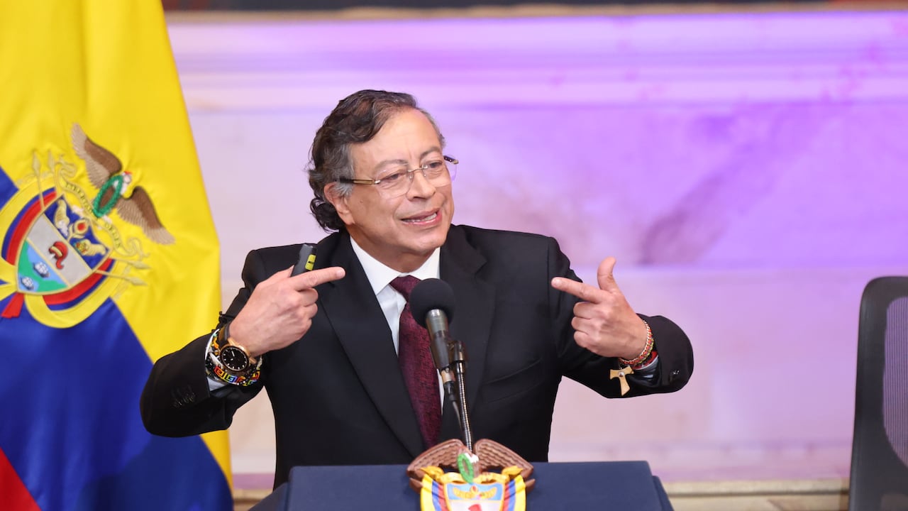 La propuesta de reforma tributaria por el Gobierno del presidente Gustavo Petro ha generado críticas de distintos sectores políticos por el aumento del IVA a los vehículos híbridos.