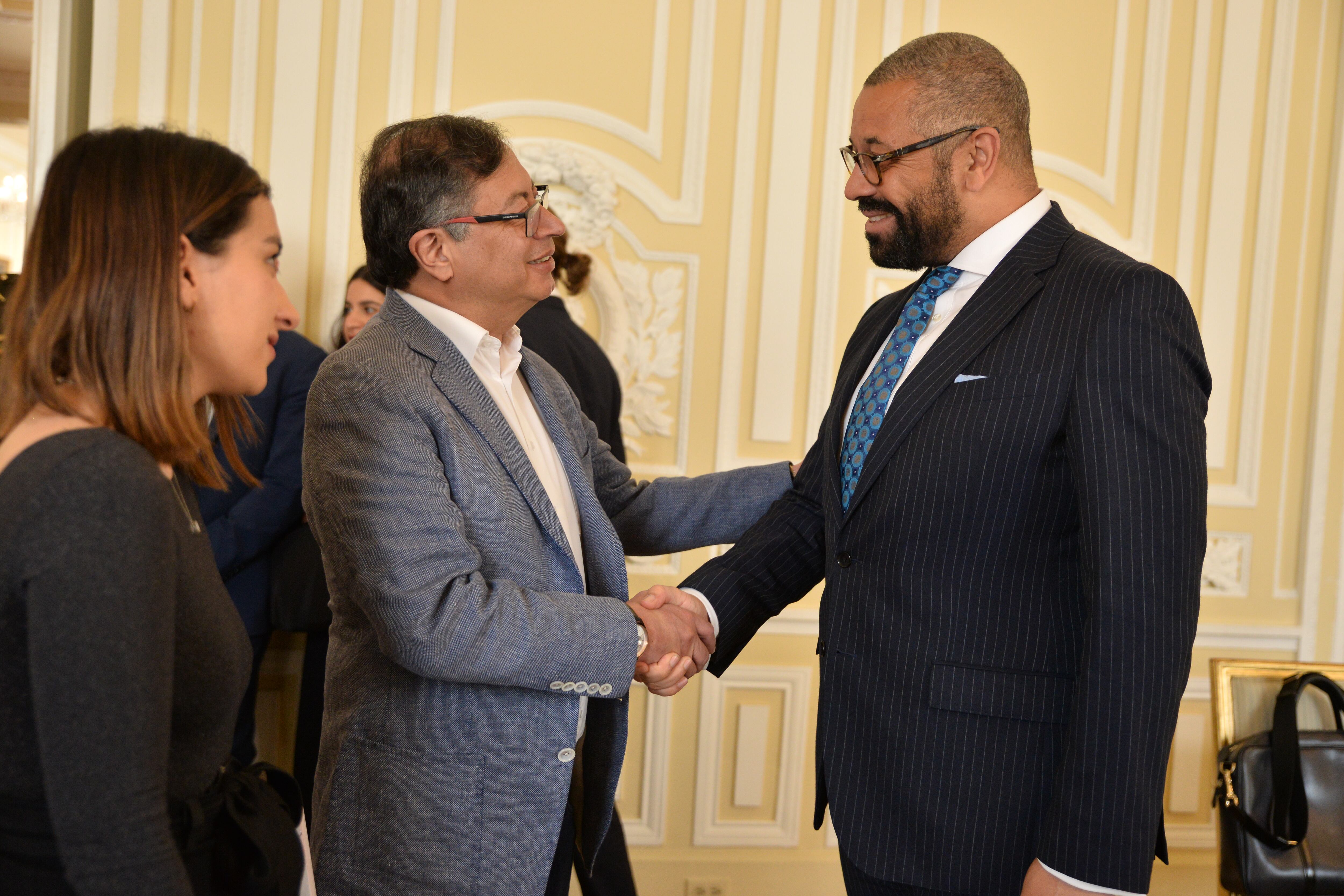 El presidente Gustavo Petro y el canciller Jame Cleverly