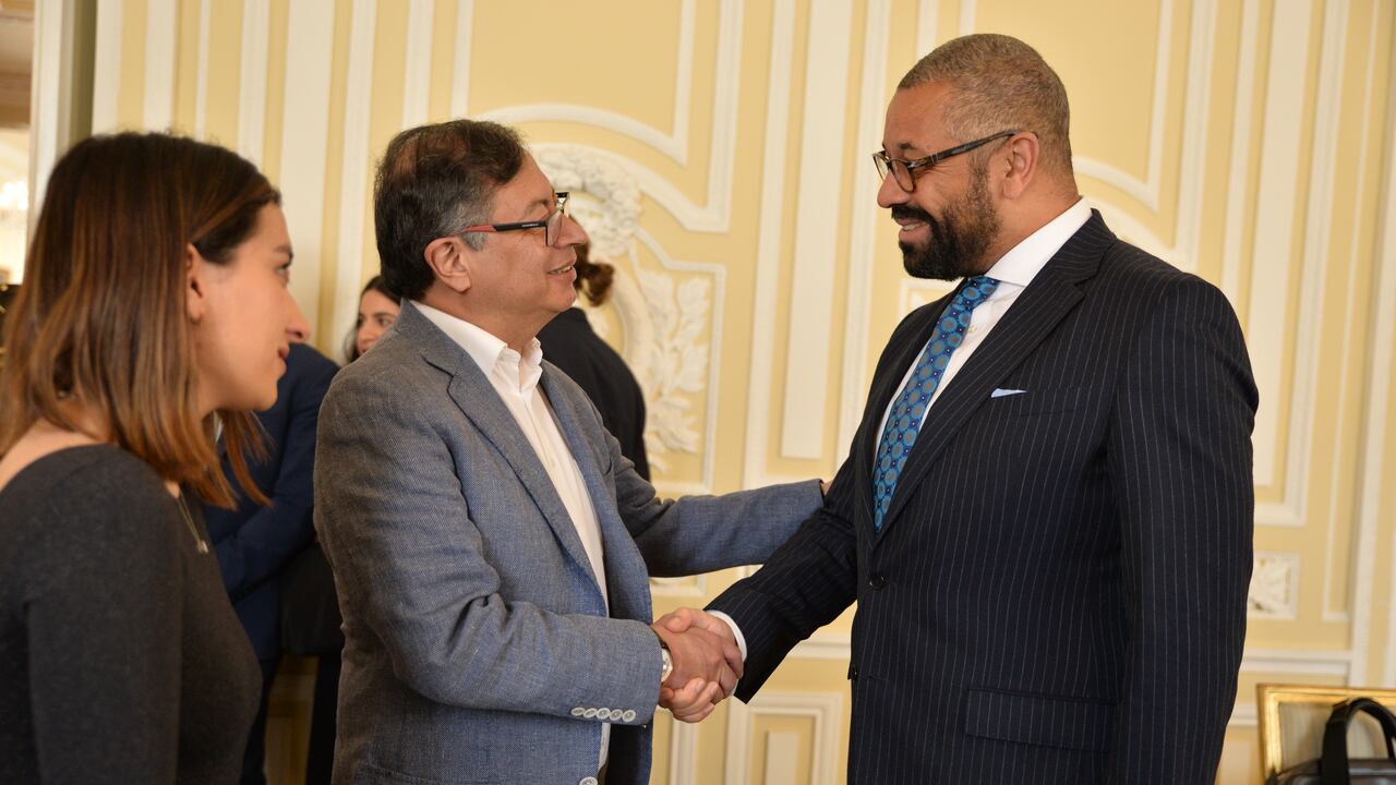 El presidente Gustavo Petro y el canciller James Cleverly
