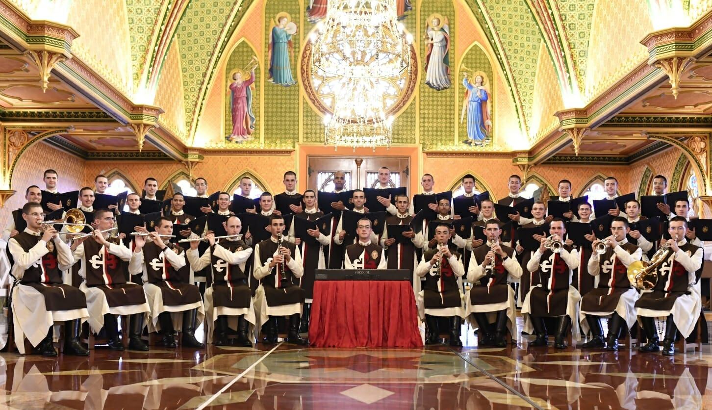 Coro y Banda Sinfónica Internacional de los Caballeros de la Virgen