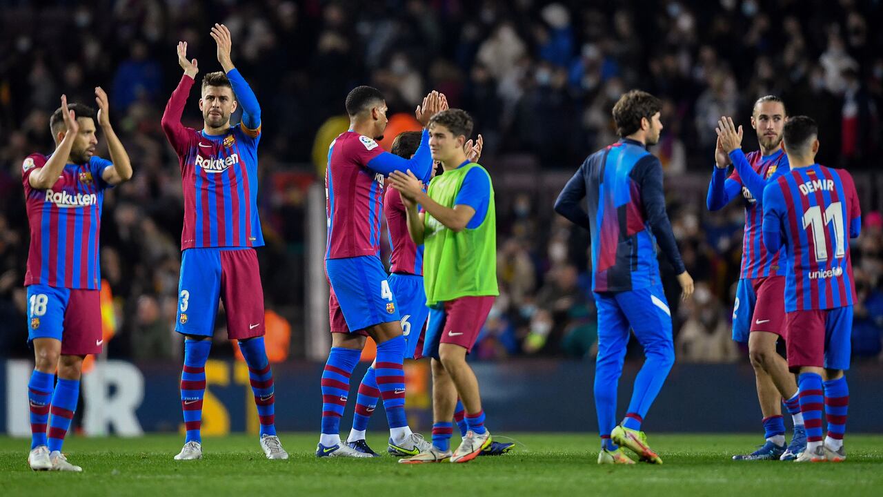 FC Barcelona's players celebrates at the end of the Spanish league football match between FC Barcelona and RCD Espanyol, at the Camp Nou stadium in Barcelona on November 20, 2021.
Pau BARRENA / AFP