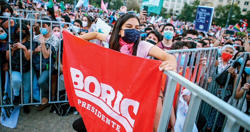 Boric se convirtió en presidente hace poco más de un mes, pero su popularidad se está cayendo de a pocos.