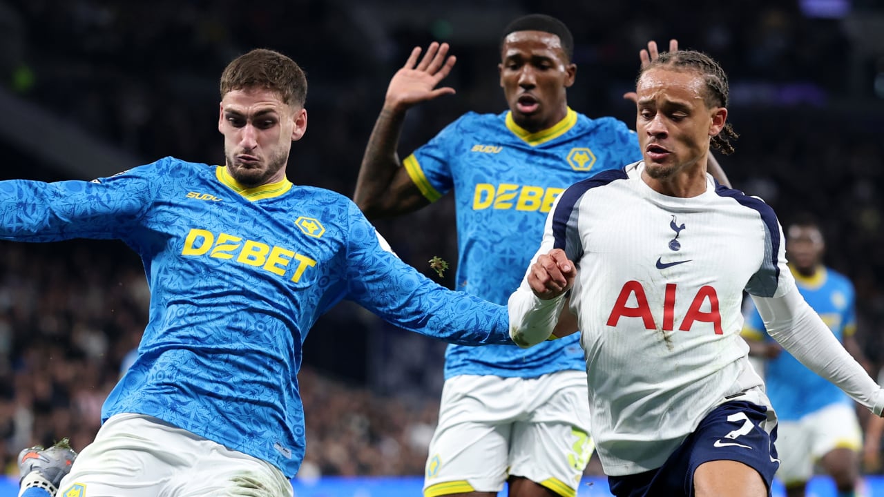 Juego entre Wolverhampton y Tottenham por la Premier League 25-26. Ambos comprometidos en la tabla del descenso.