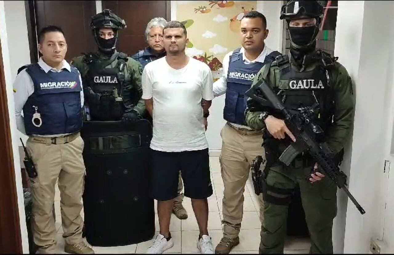 Alias Satanás durante la deportación a Colombia.