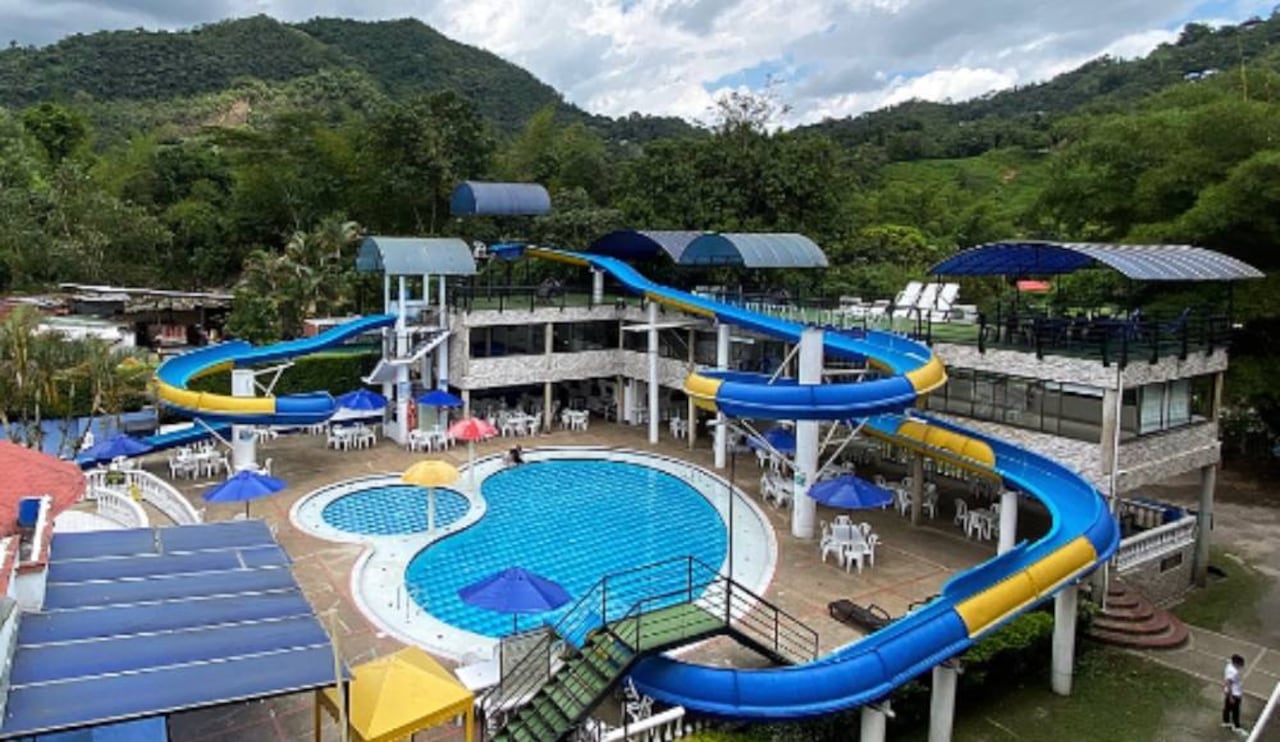 Piscinas con toboganes en La Vega