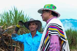 Gustavo Petro aseguró que un litro de leche vale actualmente en Colombia 10.000 pesos