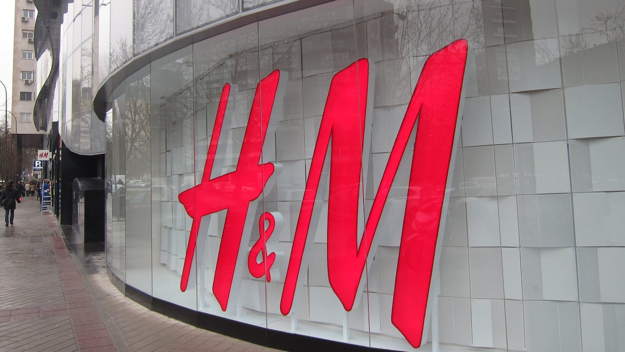 La cadena escandinava confirmó que las tiendas de H&M en Ucrania también fueron cerradas temporalmente para garantizar la seguridad de los clientes y trabajadores.