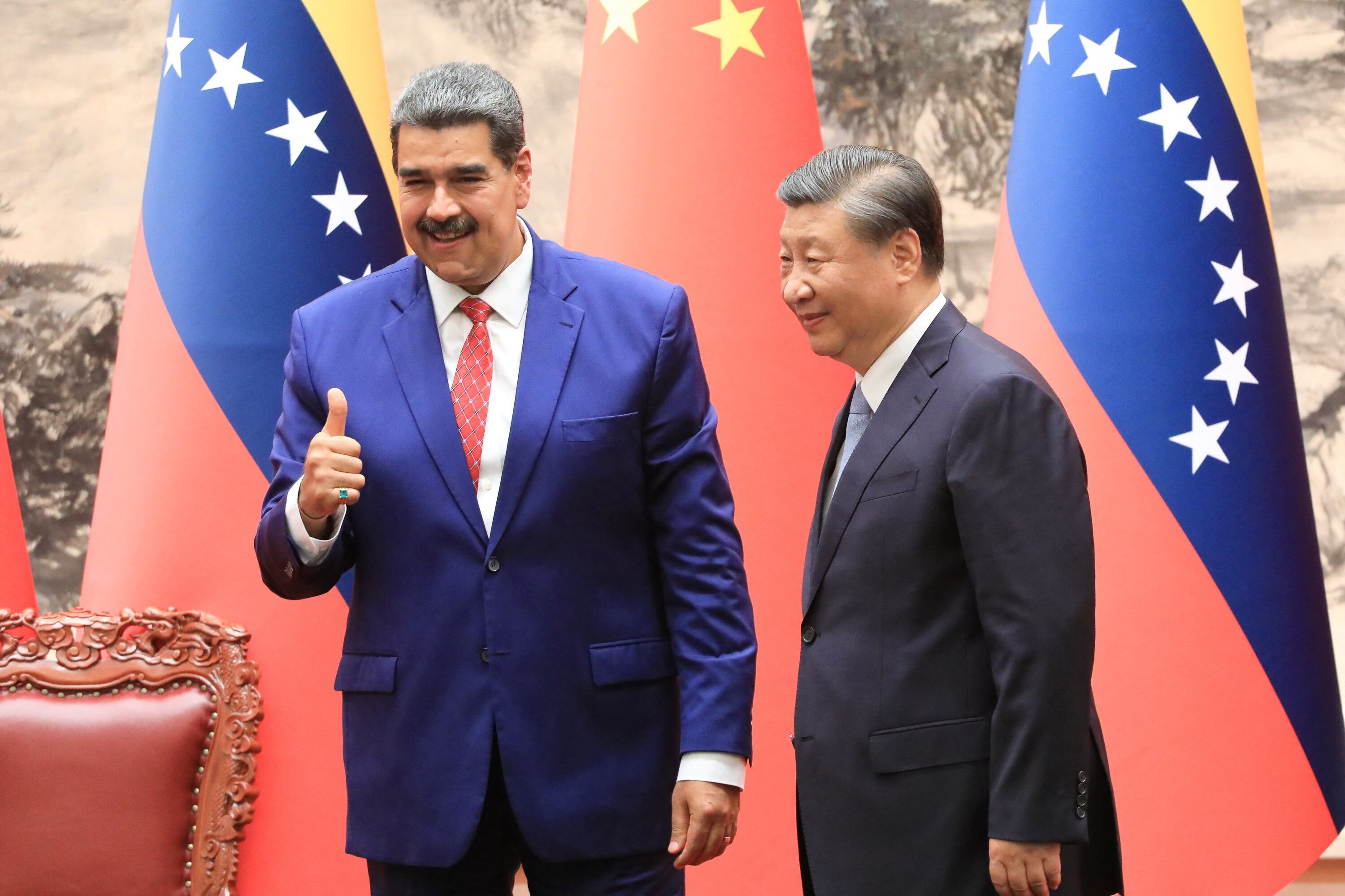 El presidente de China, Xi Jinping, y el presidente de Venezuela, Nicolás Maduro, se reúnen en el Gran Salón del Pueblo, en Beijing, China, el 13 de septiembre de 2023.