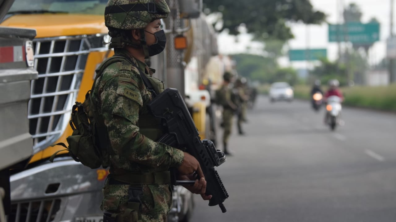 El ejercito garantiza que más de 140.000 galones de gasolina ingresen diariamente a Cali