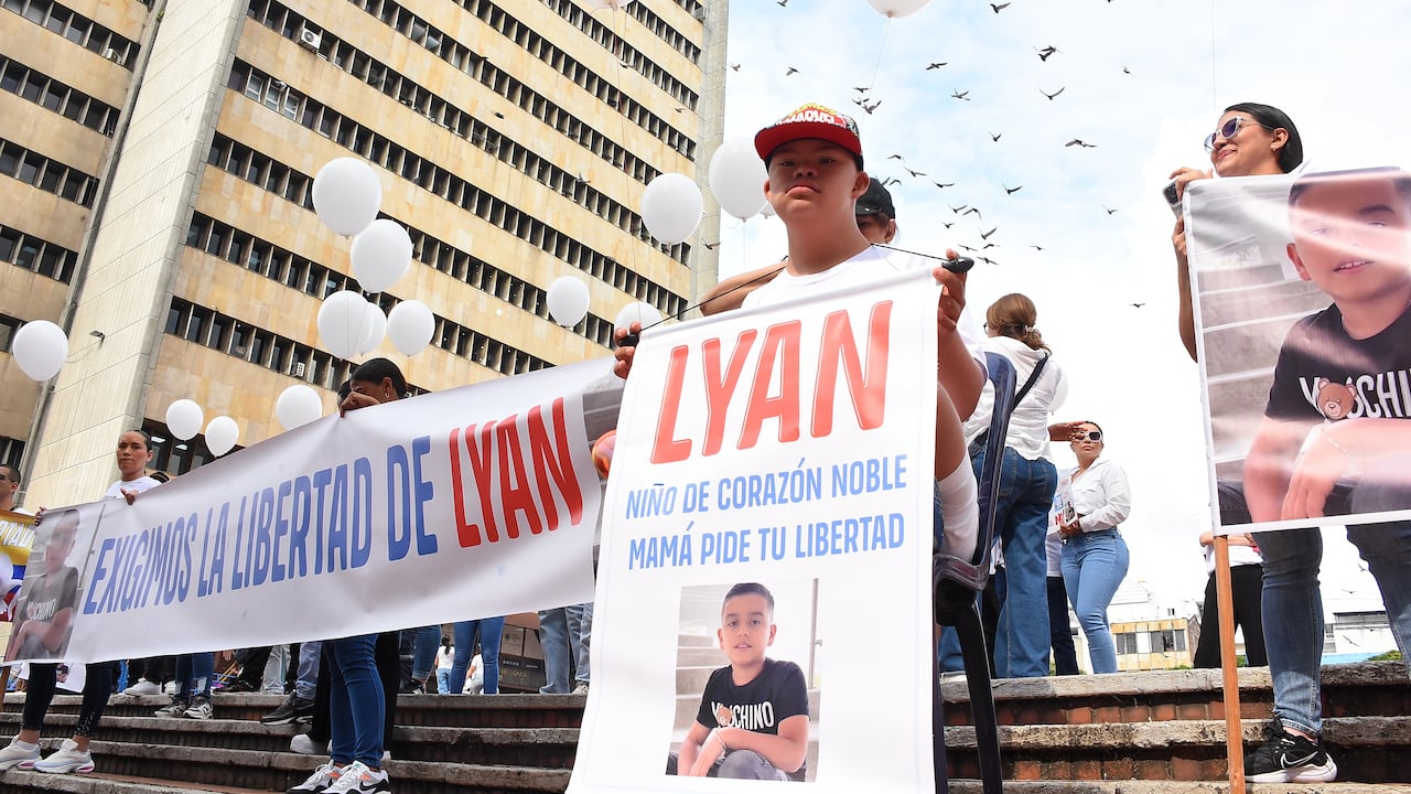 Plantón en la URI de la Fiscalía por la liberación de Lyan.